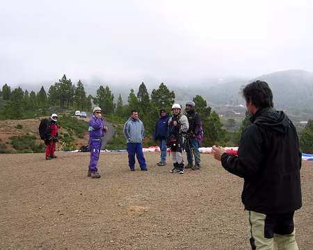47 Premier site de déco d'Ifonche : Roberto se prépare pour un biplace, sans vent.