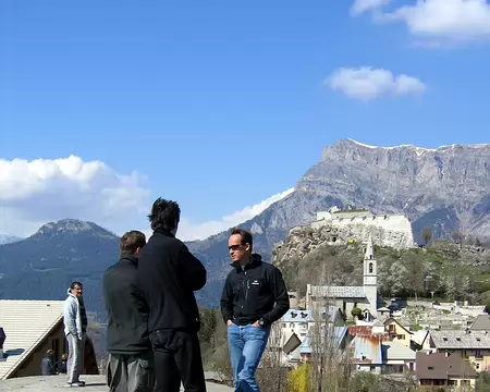 02 Didier, Ludo et Pierre sur le déco, devant le fort de St-Vincent et le sommet du Morgon.