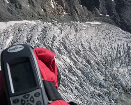 20z365 A 3500 m d'altitude, en vol au-dessus des séracs du bas du glacier blanc.