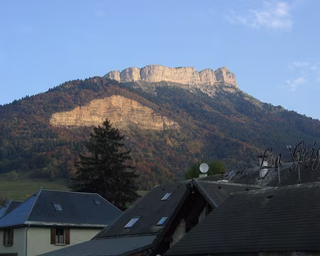 17 Chamechaude depuis le Sappey, coloré par le soleil du dimanche matin.