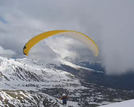 05 Un peu plus tard, on peut enfin décoller, sous le nuage