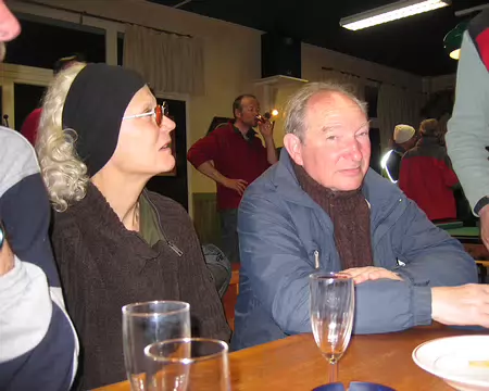 13 Jacky et sa compagne. Repas du soir avec une 50aine de parapentistes