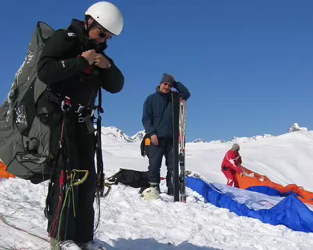 17 Elle s'installe dans sa selette, Gérard attend son tour