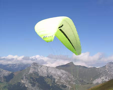 06 Décollage après quelques pas dans la pente.