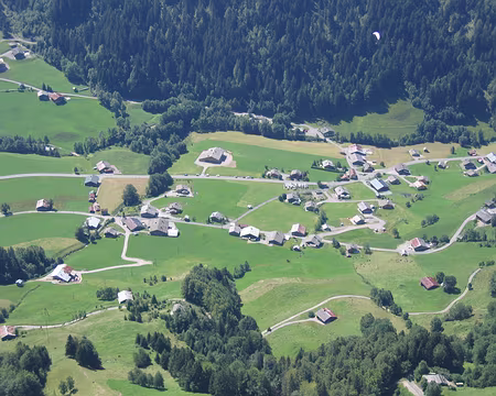 10 Vue aérienne du terrain d'atterrissage du vallon du Boucher, sous le sommet du Lachat.