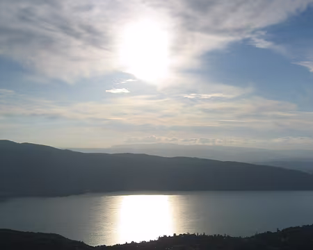 14 Le soleil descend face au terrain de décollage, sur le lac.