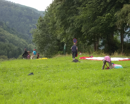 Vosges_48 Ca discute au fond.