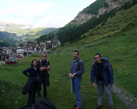 03 Arrivés à Zermatt, on vient reconnaître l’aire d’atterrissage.