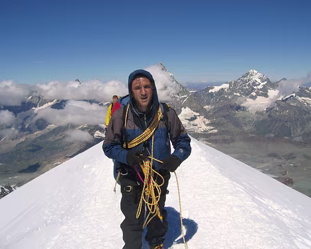 15 Jean-Yves sur l’arrête sommitale.