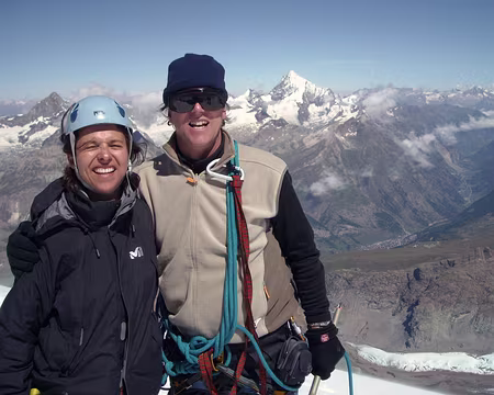 18 Anne et Denis (derrière eux, le Weisshorn).