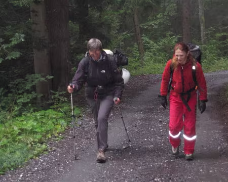 11 Mardi matin, nous montons aux Chalets de Varan : Françoise et Monika