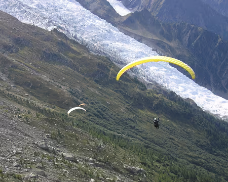 23 Il vole vers le glacier des Bossons