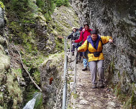 012 Très pittoresques gorges de Poeta Raisse et bien glissantes aussi.