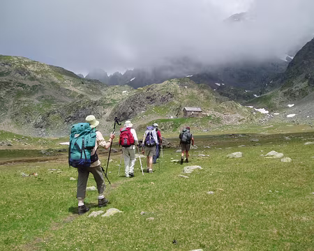 07 Devant le refuge de la Pra.