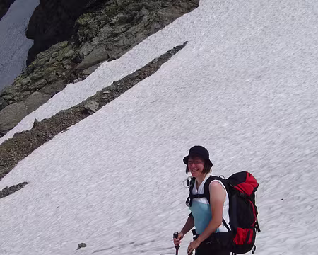 11 Une leçon à ne pas suivre : short et tee-shirt sur le névé, bouh !
