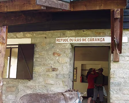 19 Quant à la porte, elle est bien gardée.