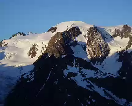 14 Le Mont Vélan (3620 m).
