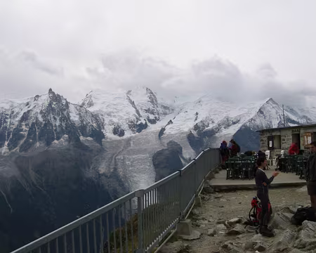 08 Si si! On voit le Mont Blanc, il n'y a presque pas de nuages (hem hem)