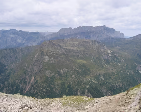 09 Ah parcqu'on n'est pas arrivé??? Le refuge est là-bas, bien bien…