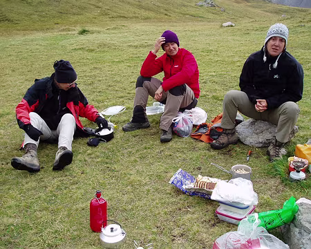 032 Elles attendent ... l'apéritif.