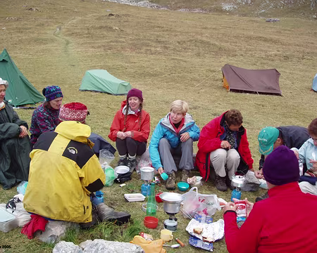 036 Un dîner animé.