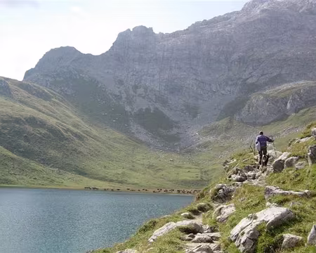 01 Berger au lac de La Plagne