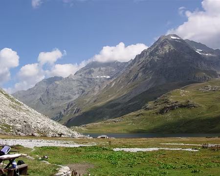 02 un refuge aux pieds du lac de La Plagne