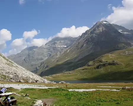 02 un refuge aux pieds du lac de La Plagne