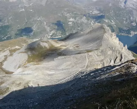 35 Hé ! Il y a même un sentier en dessous !