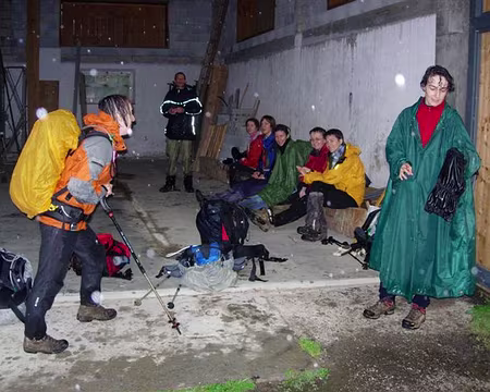 16 Après un goûter dans l'étable et la visite aux cochons, Mont-Derrière (le village).