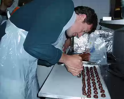24 Création des truffes avec la ganache.