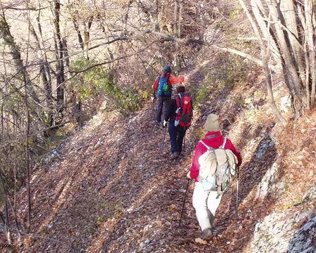 06 Descente sous les falaises au col de la Doriaz