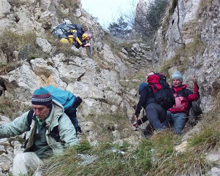 33 Et on ne fait pas tomber de cailloux