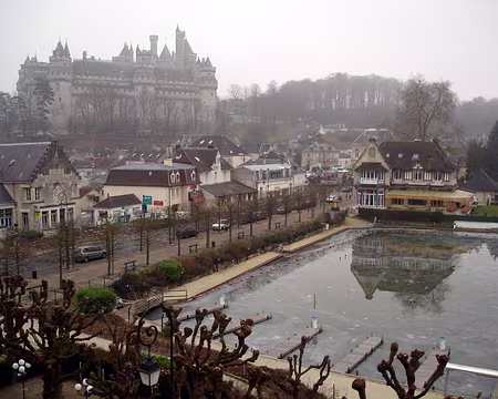 07 Chambre avec vue sur le lac et le chateau