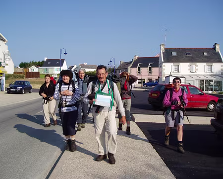 01 Les troupes pleines d'énérgie au départ de Plogoff