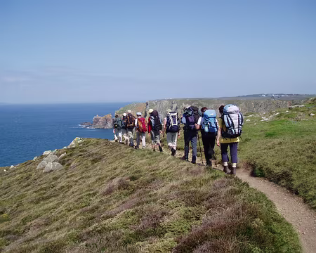 16 Randonneurs bien alignés