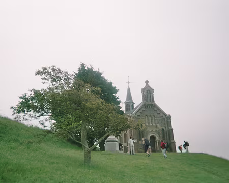 03 Chapelle en haut de la colline (EU)