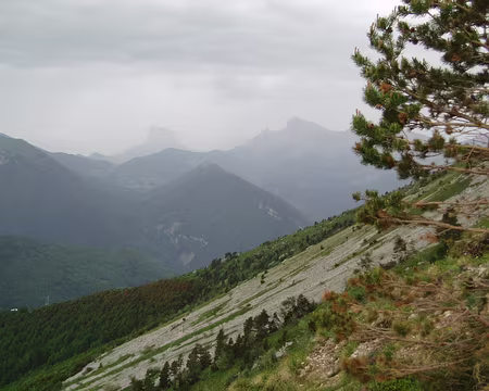35 Vercors sud (Grand Veymont et Mont Aiguille) sous la pluie.
