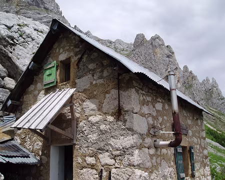 36 La Cabane des Clots.