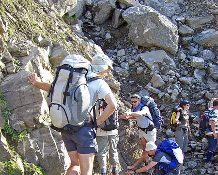 025 Donnez-moi la main, jeune homme