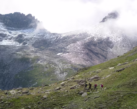 12 A droite, le grand Galibier.