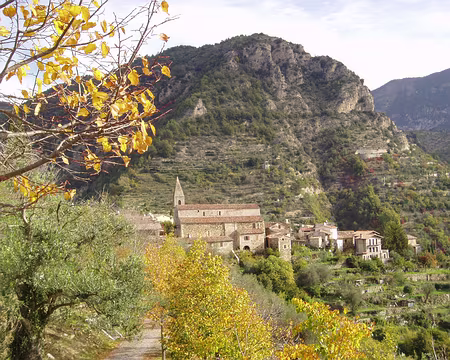 alpesmaritimes 001 La-Tour-sur-Tinée, premier village.