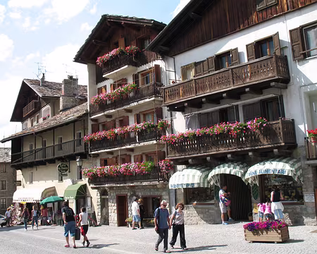 IMG_0410 -Place de Cogne-