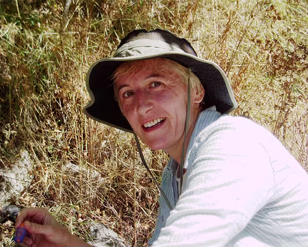 004 Starring : Annie.....