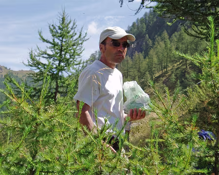 083 Un justicier, qui surgit du buisson