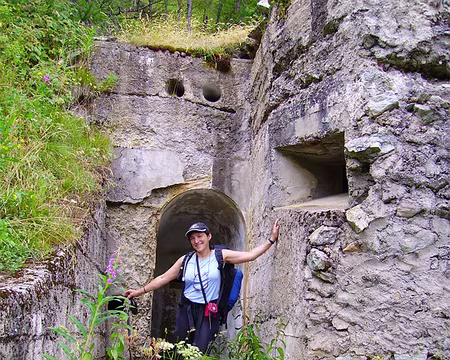 091 Troglodytic ? Non, militaristic