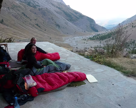 Oisans 059 Après avoir longuement cherché un terrain plat pour planter la tente ...