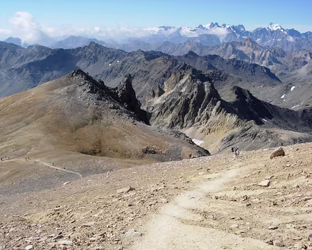 20 Au fond à droite la Barre et le Dôme des Ecrins