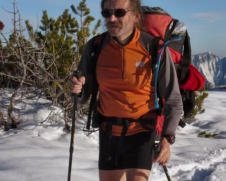 Mercantour 022 Nouveau look : guêtres et minijupe