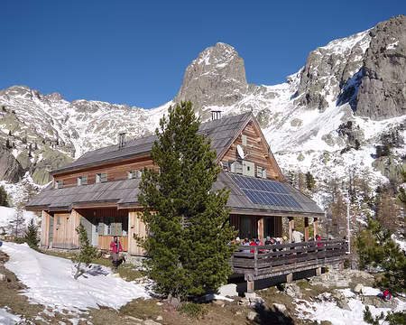Mercantour 294 Le refuge CAF de Cougourde.
